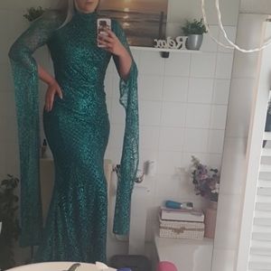 Gorgeous Green Long Sleeves Formal Dress Glitter